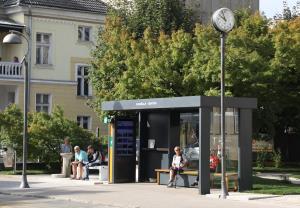 Foto5 Najmodernejša solarna avtobusna postaja v centru Domžal in prenovljena okolica Ljubljanske ceste 70.